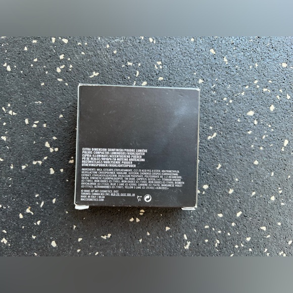 MAC | EXTRA DIMENSION SKINFINISH HIGHLIGHTER - Picture 8 of 9